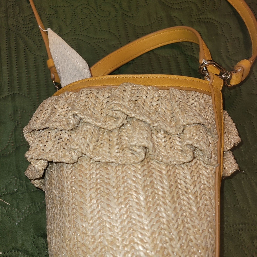 Straw bucket drawstring shoulder bag.